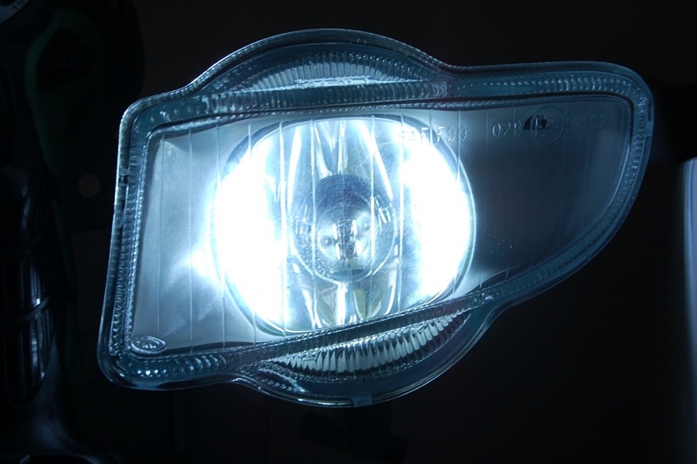 H1 LED LAMP XENONLOOK 12xSMD 24V - TRUCKJUNKIE